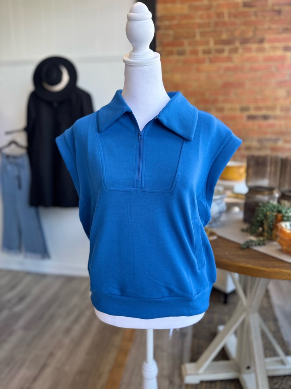 Blue Zip-Collar Sleeveless Sweatshirt Top‎